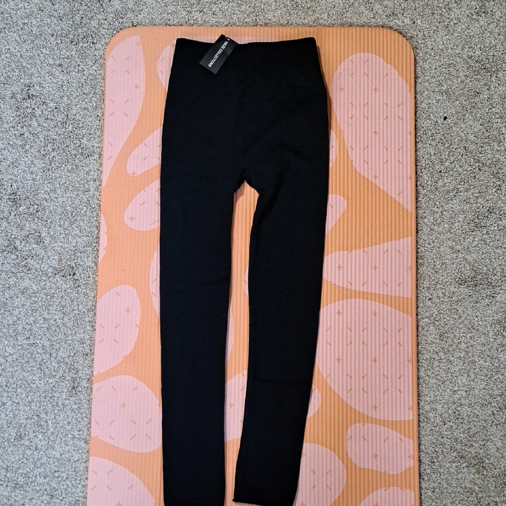 Black Diamond Ribbed Leggings